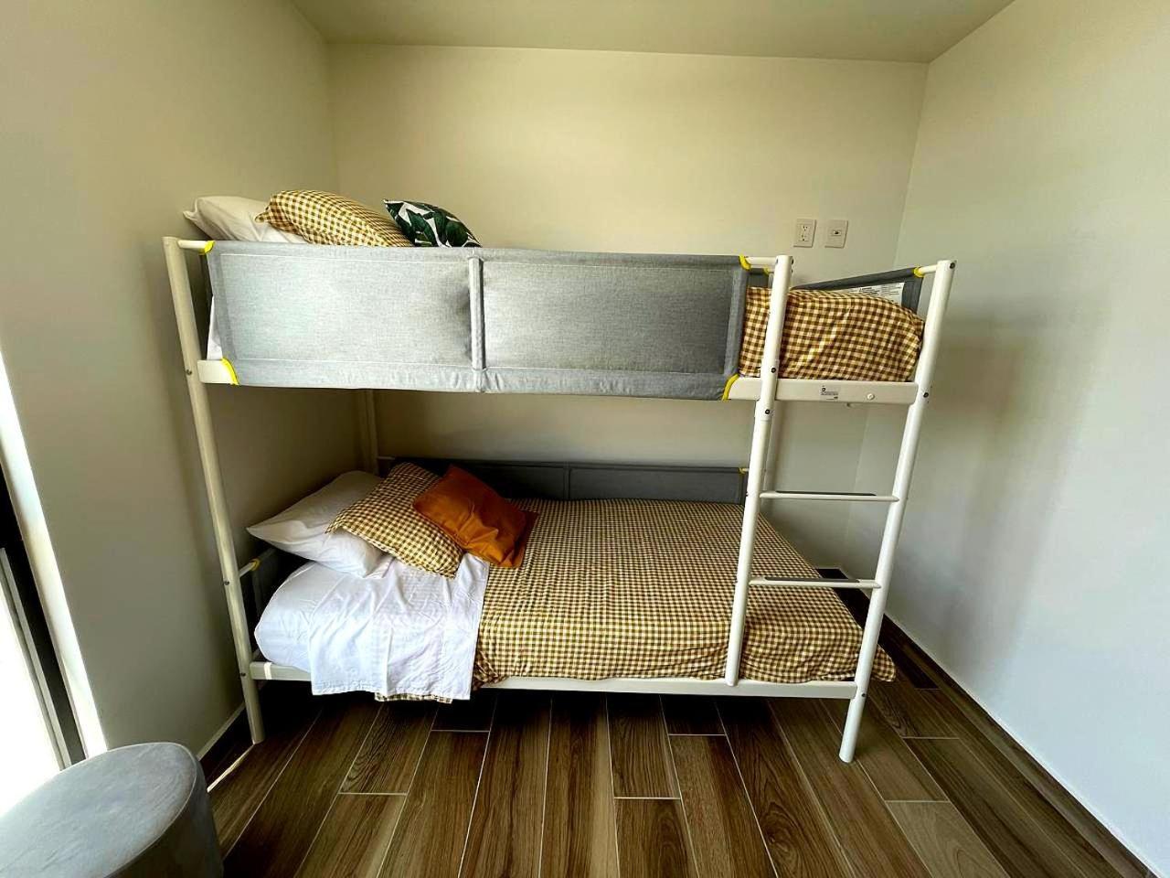 Depa Familiar Centrico Gdl Con Estacionamiento Apartment Guadalajara Ngoại thất bức ảnh