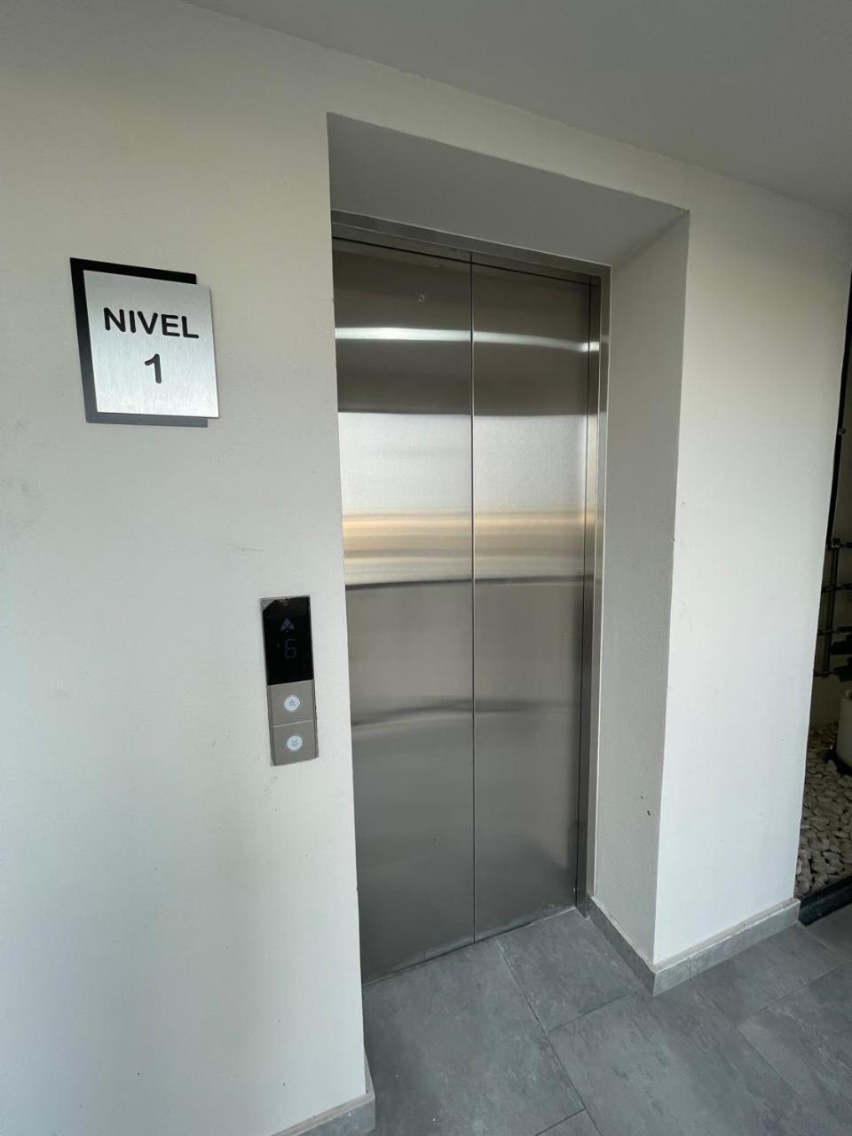 Depa Familiar Centrico Gdl Con Estacionamiento Apartment Guadalajara Ngoại thất bức ảnh